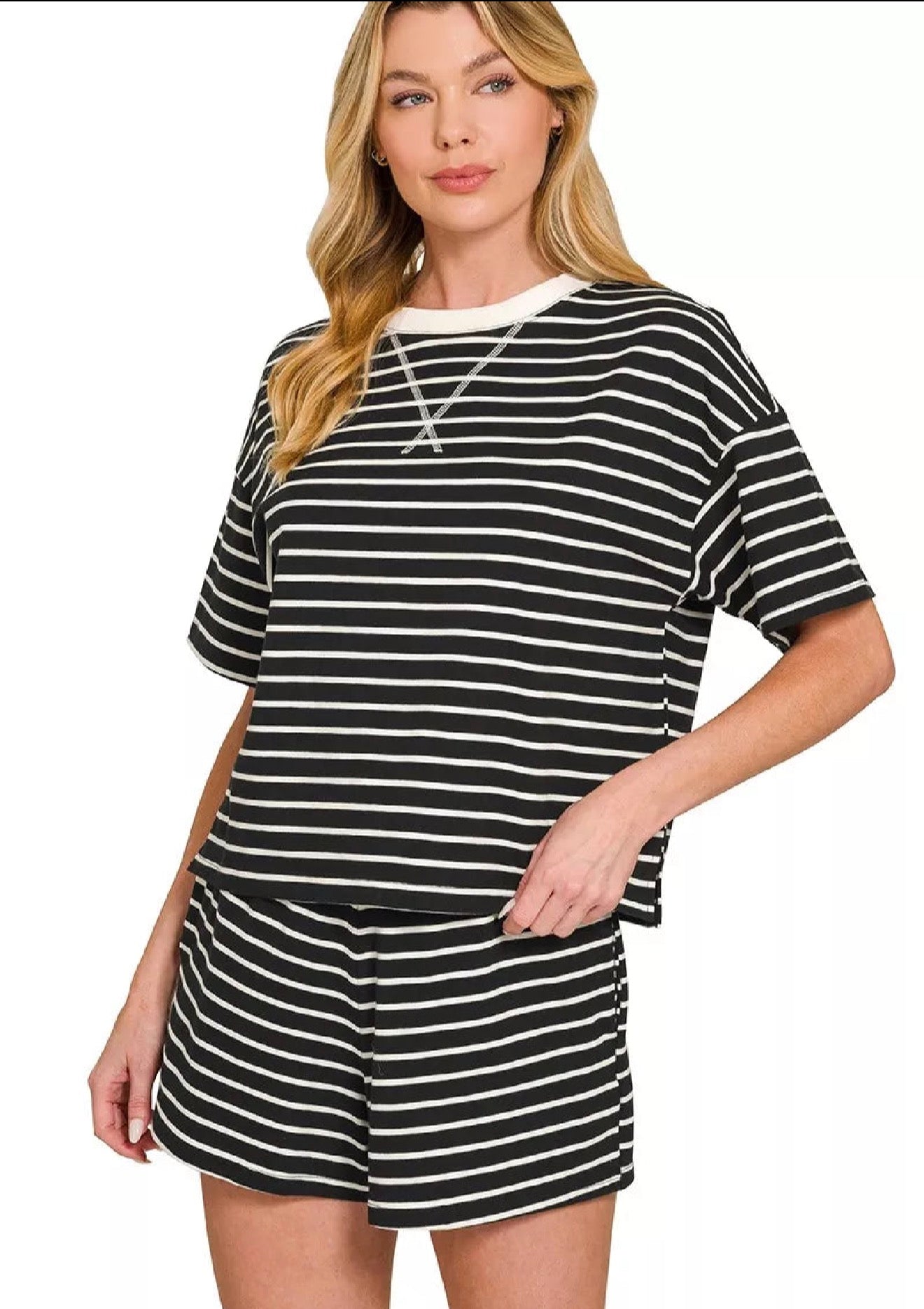 Conjunto Urban Stripe – Minimalismo que se mueve contigo
