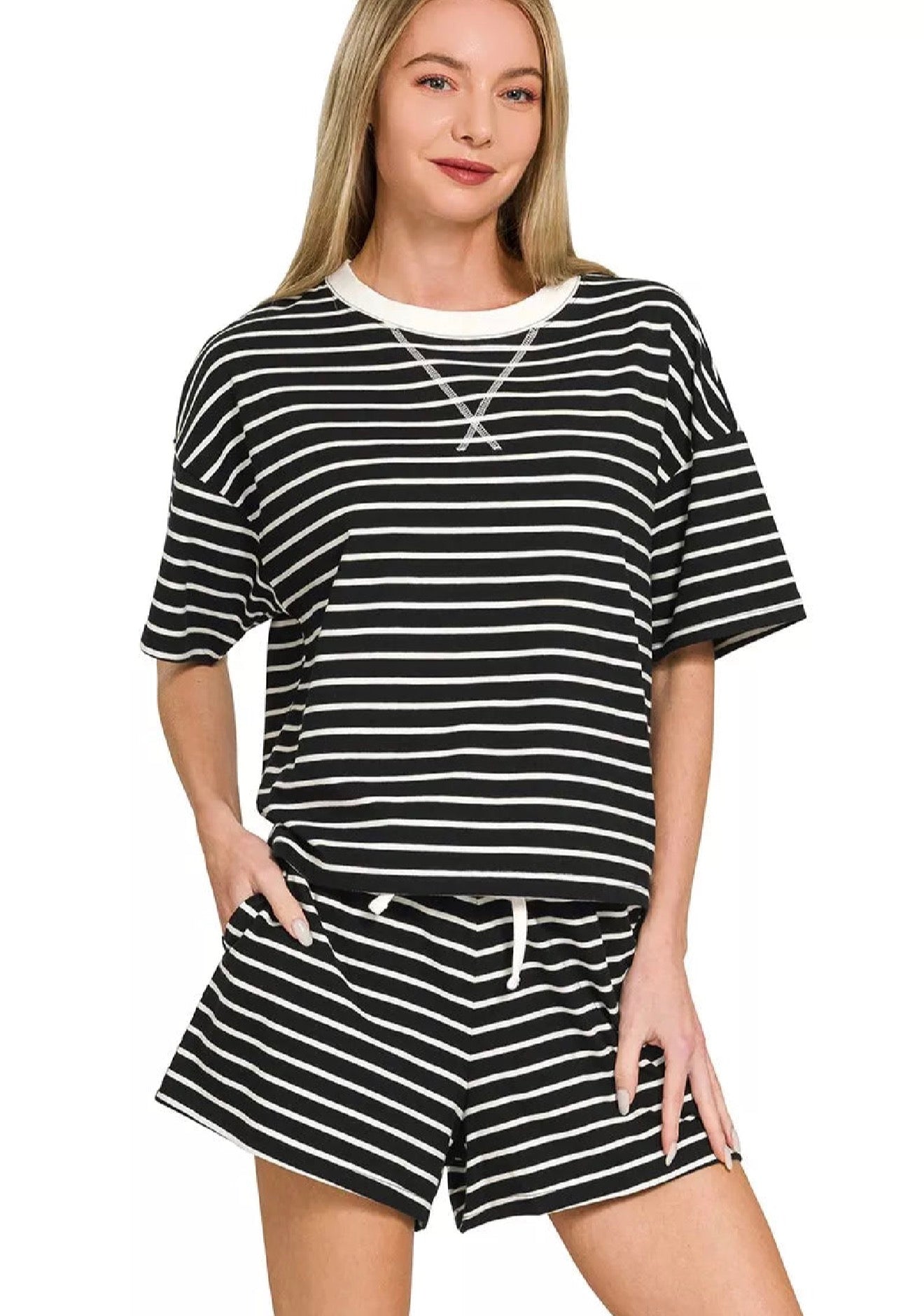 Conjunto Urban Stripe – Minimalismo que se mueve contigo